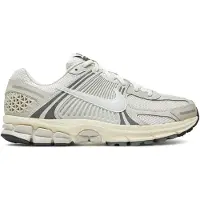 Nike Matalavartiset tennarit 'Zoom Vomero 5' harmaa / vaaleanharmaa