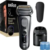 Braun Series 9 9667CC -parranajokone Smart Care asemalla
