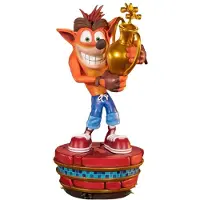 First 4 figures Crash Bandicoot Team Racing Nitro Fueled Crash Winner Figure 52 Cm