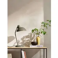 Fritz Hansen Kaiser Idell 6556-T -pöytävalaisin Olive green