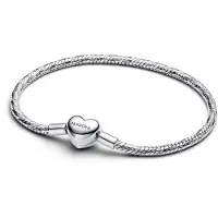 Pandora Moments hopeinen sydänlukollinen rannekoru 594236C00-23