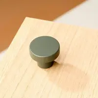 Beslag Design Circular Nuppi - Nupit ja ovenkahvat Jauhemaalattu Metalli Ash Green - 401008-11