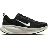 Nike Juoksukengät 'Vomero 18' musta / valkoinen