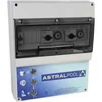 AstralPool 70424 Tyyppi D + Tyyppi D-ohjauskeskus Ylikuormitussuojalla 2 Pumpulle Ja Ohjauksella 2 Vedenalaiselle Valolle