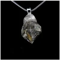 Bijoux Kivet ja mineraalit. Raakaöljykvartsi kaulakoru. 29,70 senttiä. Balochistan, Pakistan.