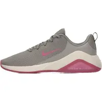 Nike Urheilukengät 'Bella 7' harmaa / vaaleanpunainen