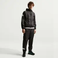 Nike Windrunner, koko Large