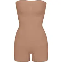 SKIMS Seamless Sculpt Strapless Shortie - olkaimeton body