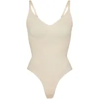 SKIMS Seamless Sculpt Thong -body