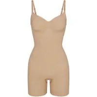 SKIMS Seamless Sculpt Mid Thigh -shortsibody