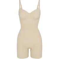 SKIMS Seamless Sculpt Mid Thigh -shortsibody