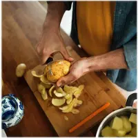 Fiskars Functional Form -kuorimaveitsi taivutettu 7 cm
