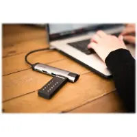 Verbatim 64GB Keypad Secure, laitesalattu 3.2 Gen1 USB-C -muistitikku, PIN-näppäimistöllä, musta