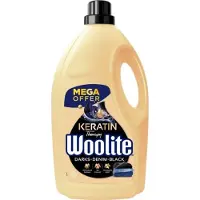 Woolite Dark nestemäinen keratiinipesuaine tummille tekstiileille, 4,5L