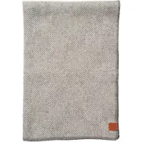 Klippan Yllefabrik Gooseye midi villahuopa 90 x 130 cm Harmaa