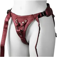 Calexotics Her Royal Harness The Regal Queen Strap-on Valjaat - Punainen