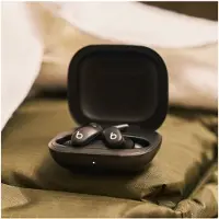 Beats by Dr. Dre Beats Powerbeats Fit - Todelliset langattomat kuulokkeet mikrofonilla - in-ear - Bluetooth - aktiivinen melunvaimennus - sysimusta