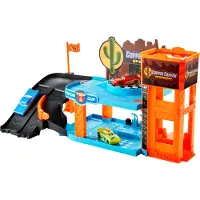 Disney Cars Cooper Canyon -pelisetti, jossa on 3 autoa
