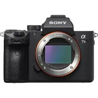 Sony A7 III -järjestelmäkamera + 24-105 mm F4 G OSS -objektiivi