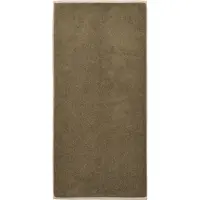Ferm Living Ekko Kylpypyyhe 70x140 Cm Olive / Kashmirinvärinen - Pyyhkeet & Kylpypyyhkeet Luomupuuvilla Oliivinvihreä - 1104272801