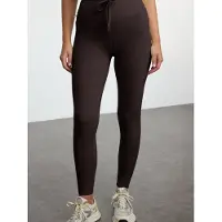 Trendyol Leggingsit tummanruskea