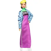 Barbie BMR1959 T ysin asetettava muotinukke, ruskeaverikk neonv risess motocross-mekossa, farkkutakissa ja baskerissa, asusteilla ja nuken teli