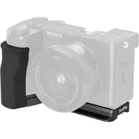 SmallRig 5061 L-muotoinen kiinnityslevy silikonikahvalla Sony A6700:lle