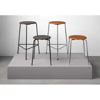 Fritz Hansen High Dot counter stool 3 jalkaa Musta saarni-kromi