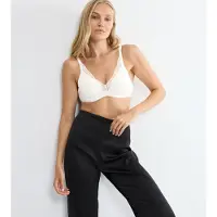 Triumph Body Make-Up Illusion Lace -rintaliivit