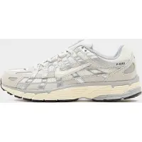 Nike Matalavartiset tennarit 'P-6000' hiekka / hopea / valkoinen
