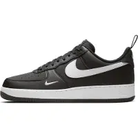 Nike Matalavartiset tennarit 'AIR FORCE 1 '07 TECH ESS' musta / valkoinen