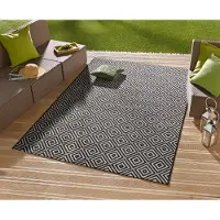 Home Collection Meadow Karo -matto sisä- ja ulkokäyttöön 240x340 – musta ruudullinen design, sopii käytettäväksi terassilla tai parvekkeella