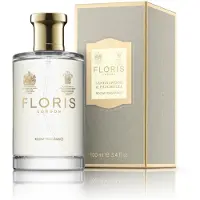 Floris London Sandalwood & Patchouli Room Fragrance - Nude - 100 ML