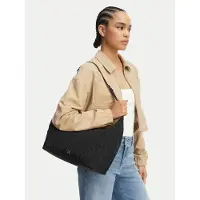 Calvin Klein Olkalaukku 'Emblem Plaque Quilted Shoulder' musta