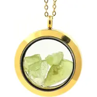 Bijoux Kivet ja mineraalit. Raw Peridot kaulakoru. Mitali malli 25 mm. Kullan värinen.
