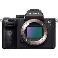 Sony A7 III -järjestelmäkamera + 28 - 70 mm OSS