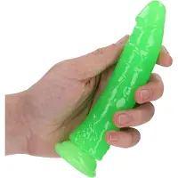 Realrock Pimeässä Hohtava Kapea Dildo Imukupilla 17,5 cm - Green