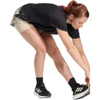 Adidas Toiminnallinen paita 'Ess' musta / valkoinen