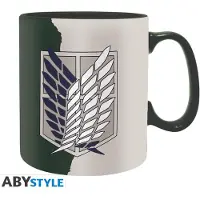 Attack On Titan - Emblem - Iso muki (XL-kokoinen)