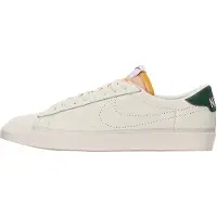 Nike Matalavartiset tennarit 'Tennis Classic' ecru / musta