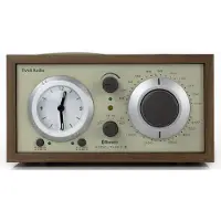 Tivoli Audio Model Three BT kelloradio USB‑C‑liitännällä, pähkinäpuu/beige