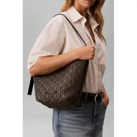 Calvin Klein Olkalaukku 'Emblem' beige / musta