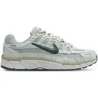 Nike Matalavartiset tennarit 'P-6000 Premium' harmaa / taupe / musta