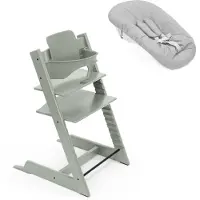 Stokke Tripp Trapp syöttötuoli bundle etukaarella ja Newborn Setilla Clacier Green / Grey