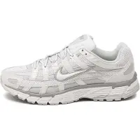Nike Matalavartiset tennarit 'P-6000' harmaa / valkoinen