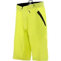 100% Celium Kurze Hose