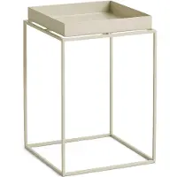 HAY Tray Table keskikokoinen tarjoilupöytä Lämmin beige, 30x30x44 cm