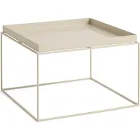 HAY Tray Table keskikokoinen tarjoilupöytä Lämmin beige, 60x60x39 cm