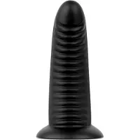 BUTTR Double Ribbed - jättiröyhelöinen anustappi (musta) - 26 cm