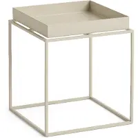 HAY Tray Table keskikokoinen tarjoilupöytä Lämmin beige, 30x30x34 cm